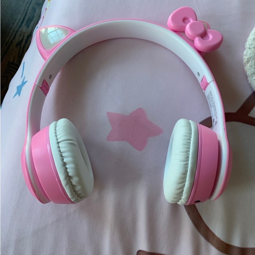 Pink, Adjustable, LED lights

Used twice, no flaws